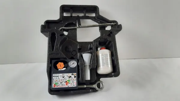 VOLVO XC60 I LIFT Plateau à Outils 31471084 image 1