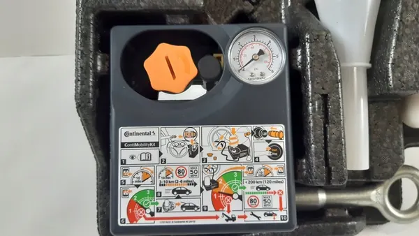 VOLVO XC60 I LIFT Plateau à Outils 31471084 image 3