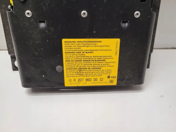 OEM A2078600632 Mercedes Cabrio Taka-oikea Pääntuki image 5