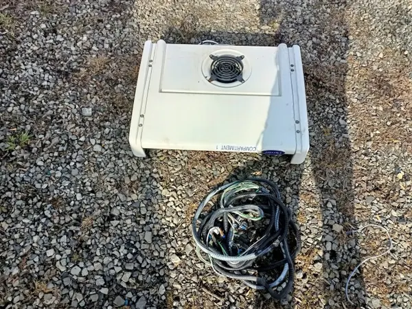 Carrier Xarios 500/600 Kondensaattori OEM 300,350,500,600 12V image 2