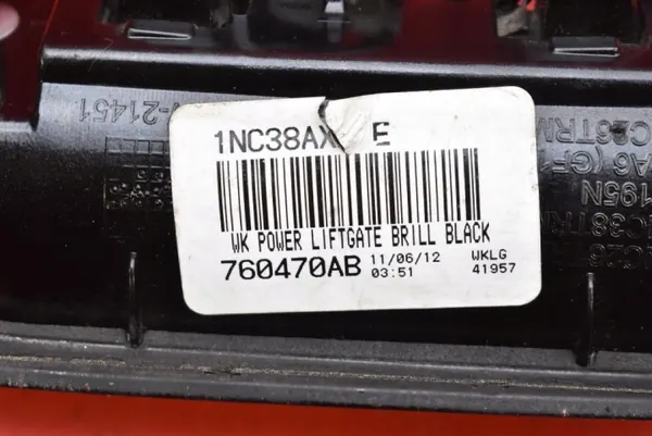 Poignée de hayon OEM 760470AB pour Jeep Grand Cherokee image 3