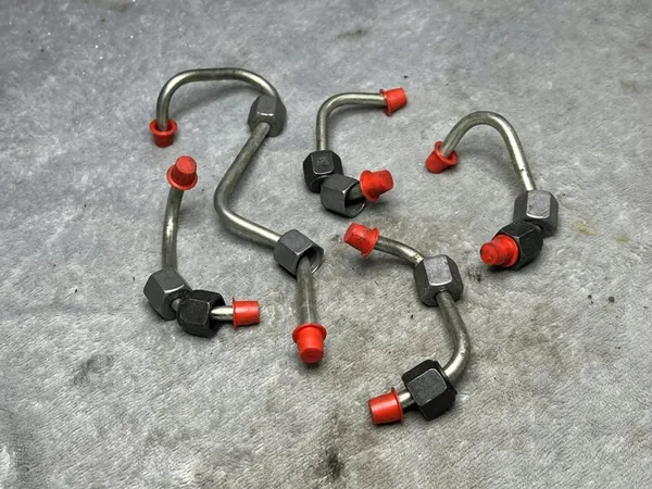 Brandstofleiding 03L130301AR AUDI Q2 2.0 TDI Set van 4 image 1