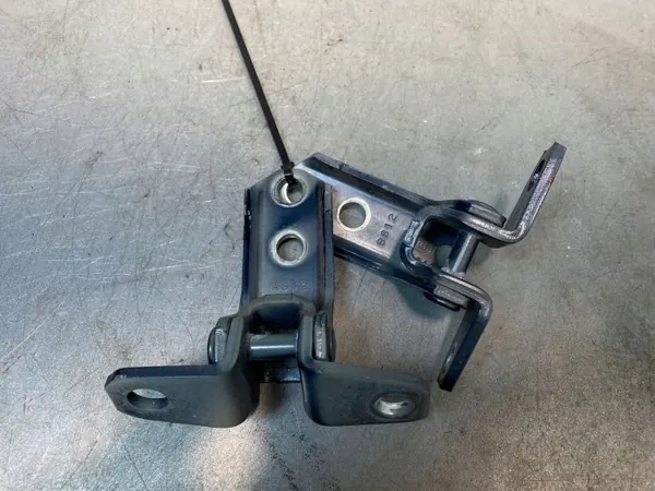 Mitsubishi OE B612 Vordertürscharniere - Gebraucht image 4