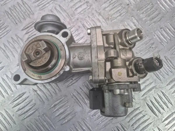 Mercedes ruiskutuspumppu OEM A2710703501 image 2
