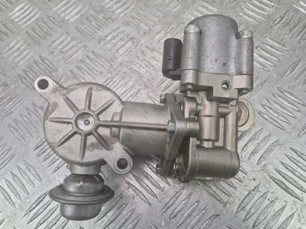 Mercedes ruiskutuspumppu OEM A2710703501 image 3