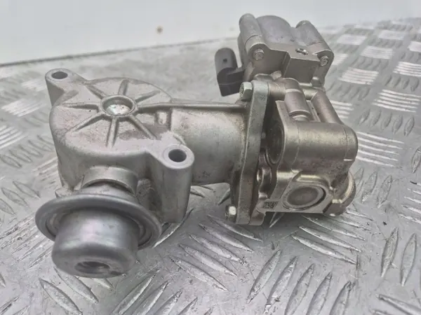 Mercedes ruiskutuspumppu OEM A2710703501 image 4