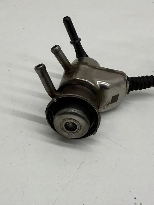 AdBlue-Einspritzventil OEM 04L131113J für Audi A6 C7 image 3