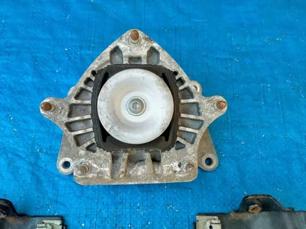 Mercedes Växellådsstöd OEM A2222401800 A2222406800 image 3