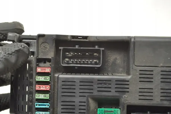 Módulo BSI Peugeot 9641079680 para 307 2.0 HDI image 4