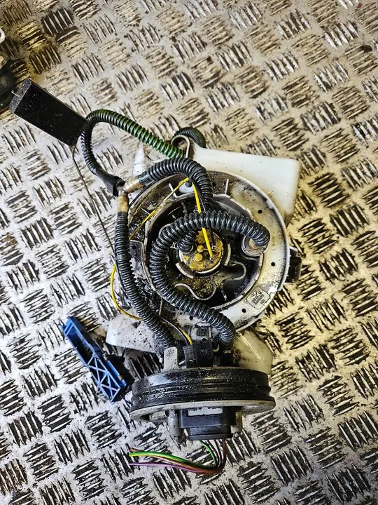 Bomba de combustível Volkswagen OE para Passat B5 image 2