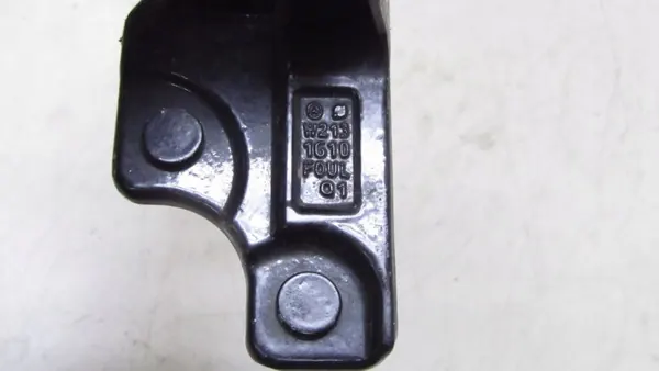 Mercedes W213 Vasen Takaoven Sarana Set OEM 166/043 image 4