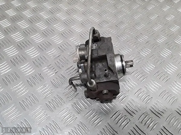 Toyota Bränslepump OEM 221000R011 - Begagnad image 2