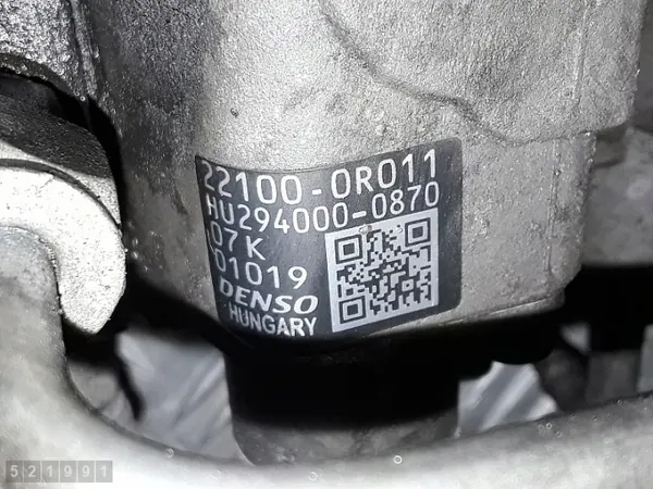 Toyota Bränslepump OEM 221000R011 - Begagnad image 6