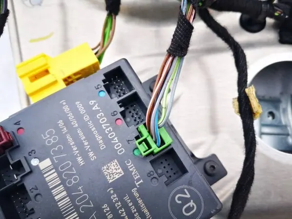 Module de contrôle de porte OEM A2048207385 Mercedes C-Class image 3