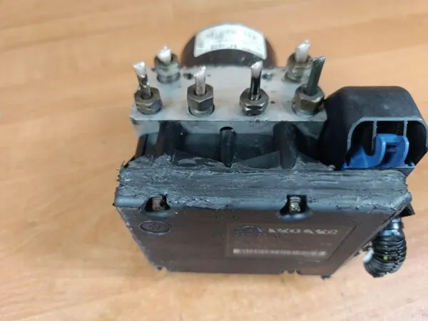 Bomba ABS OEM 9472971 para Volvo S60 V70 II S80 image 4
