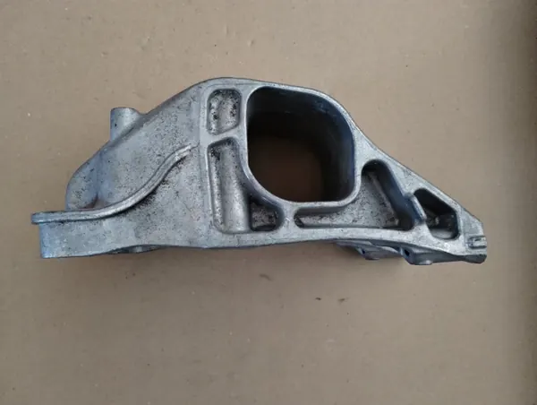Mercedes Halvaxelfäste OEM A2702230138 Begagnad image 3