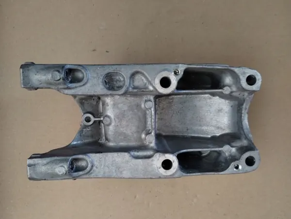Mercedes Halvaxelfäste OEM A2702230138 Begagnad image 4