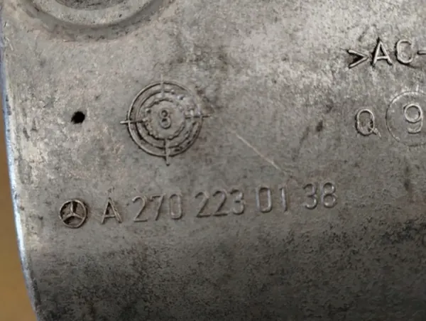 Mercedes Halvaxelfäste OEM A2702230138 Begagnad image 5