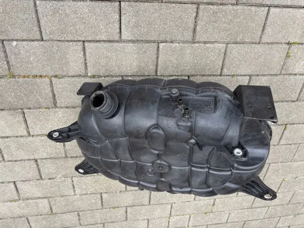 Mercedes Actros MP4 utjämningstank OEM A9605015703 image 3