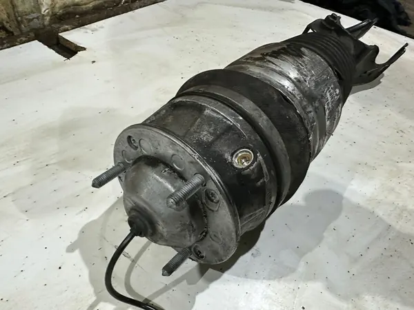 Amortisseur pneumatique avant Porsche Cayenne 7P5616040 image 2