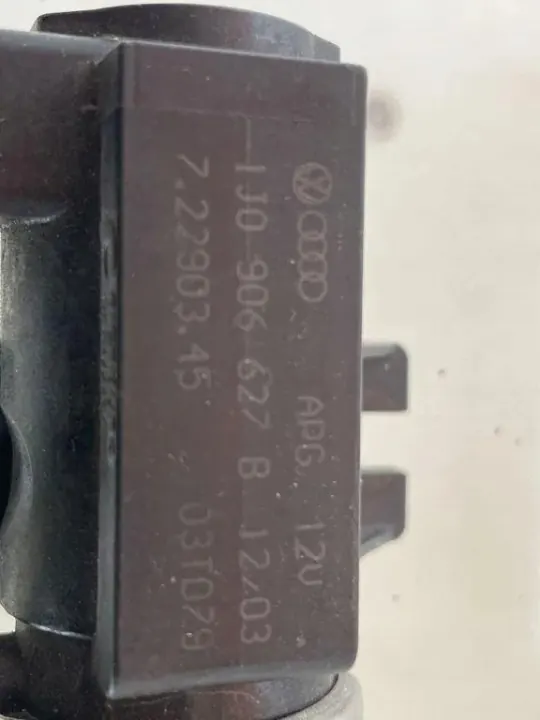 Soupape à vide Skoda Superb OEM 1J0906627B image 2