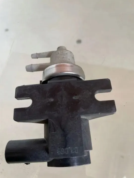 Soupape à vide Skoda Superb OEM 1J0906627B image 3