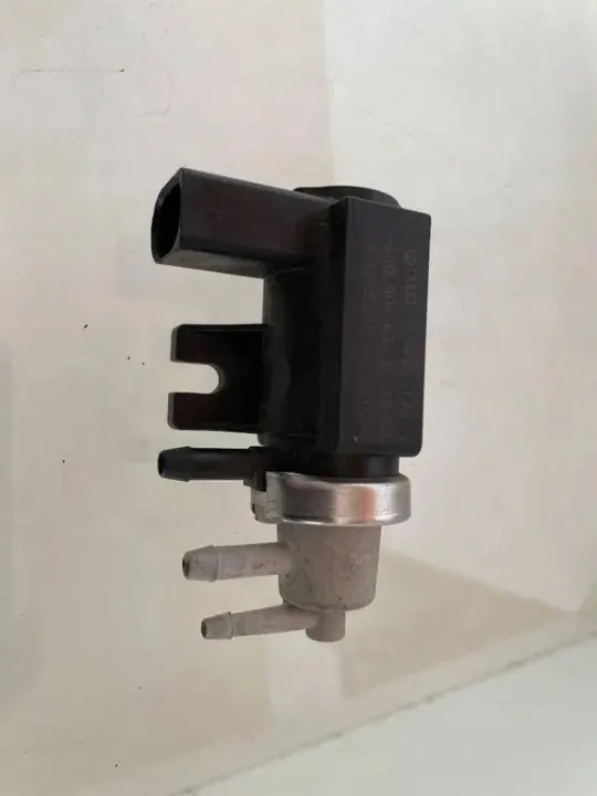 Soupape à vide Skoda Superb OEM 1J0906627B image 4