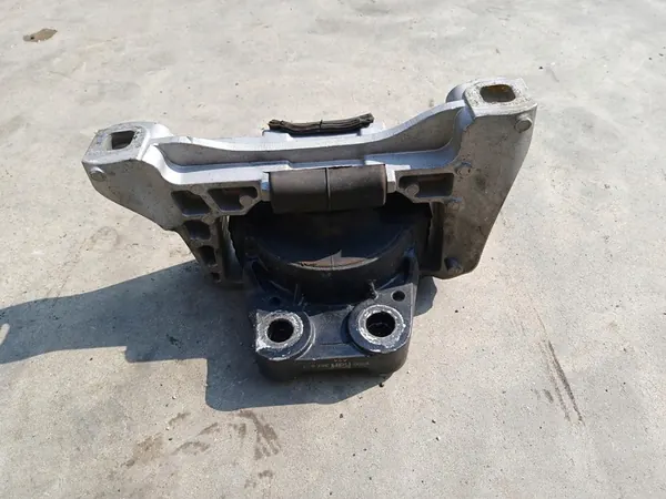 Soporte de motor 2.0 D Volvo V50 S40 image 2