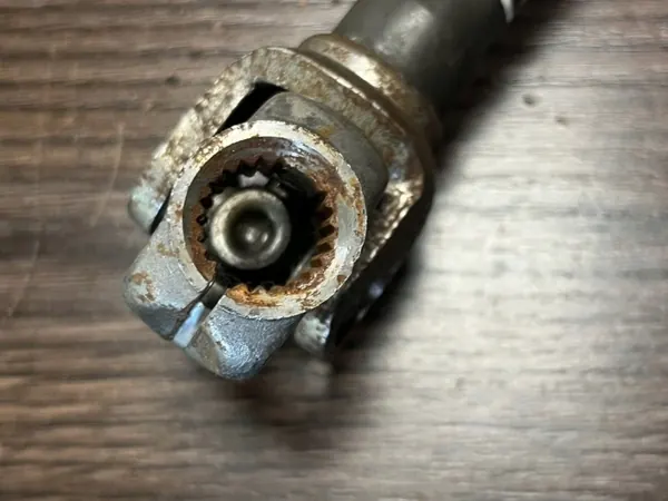 OEM 01560731300 Lenksäulen-Gelenk vorne image 4