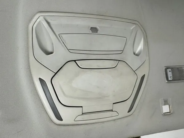 PODSUFITKA MONDEO MK4 HB - Plafonnier avec Éclairage image 4