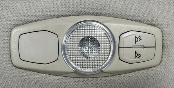 PODSUFITKA MONDEO MK4 HB - Plafonnier avec Éclairage image 6