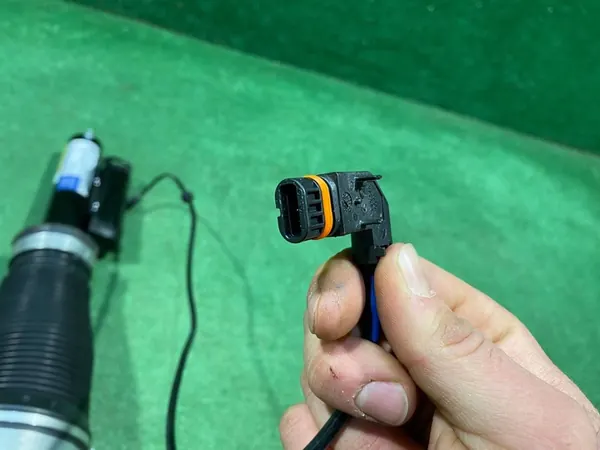 AMORTISSEUR PNEUMATIQUE AVANT MERCEDES S-CLASS W221 A2213209213 image 4