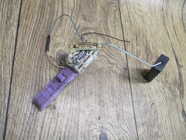 Brandstofniveausensor AUDI A4 B6 1.8 T 8E0919673S image 3