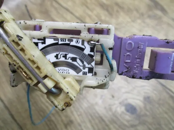 Brandstofniveausensor AUDI A4 B6 1.8 T 8E0919673S image 4