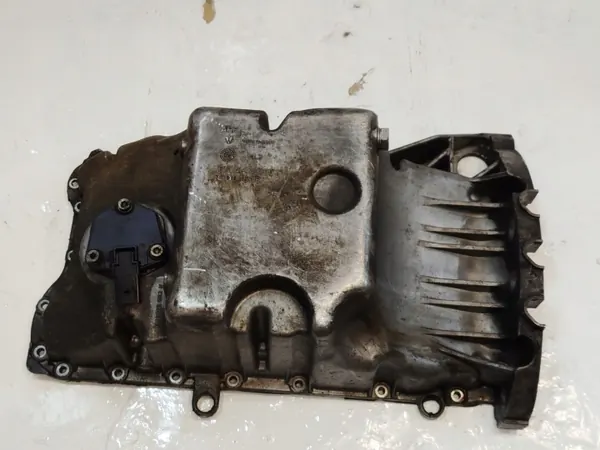 Carter d'huile usagé pour VW Touareg II 7P 3.6 FSI image 3