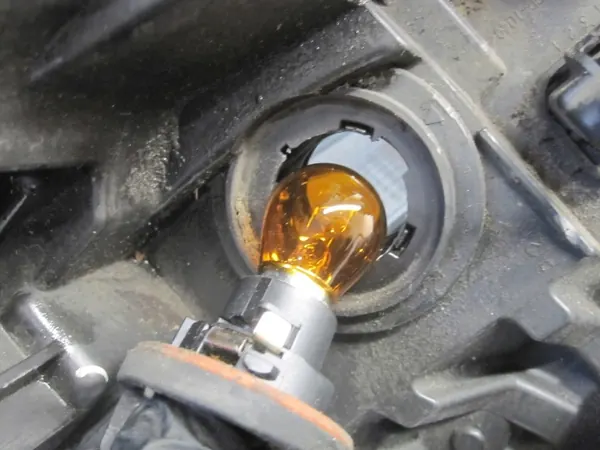 Opel Vivaro B Rechter Frontscheinwerfer OEM 260108099R Gebraucht image 6