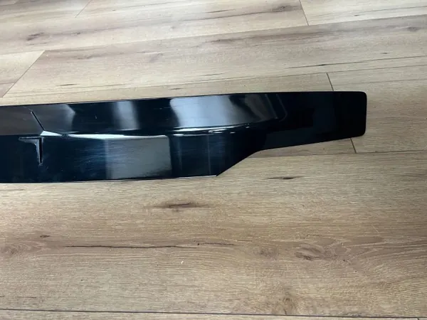 Polestar 2 Moldura Porta-Malas Traseiro OEM 32259054 image 3