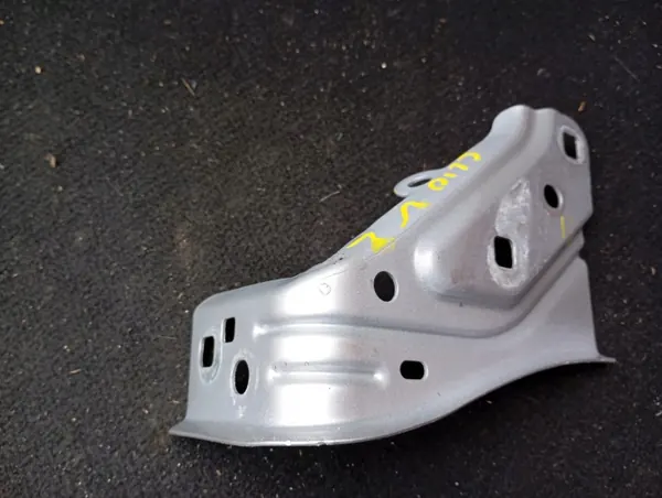 Suporte de fixação do para-lamas dianteiro esquerdo OEM 631413553R image 3