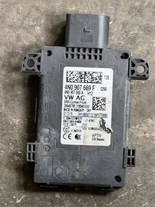 Audi rijbaanassistent sensor OEM 4N0907669F Gebruikt image 2
