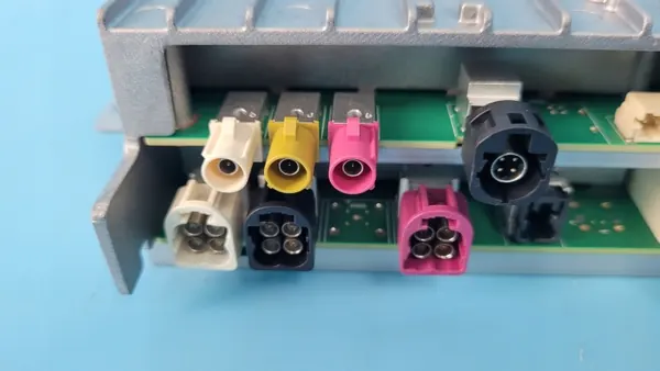 Módulo de control de radio Chery Omoda 5 OEM 703001236AA image 3