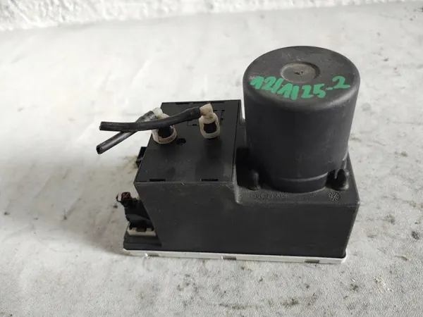Pompe de verrouillage central Audi OEM 8L0862257E - Occasion image 3