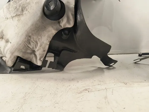 Renault Captur I Front Left Wheel Arch 638431098R image 2