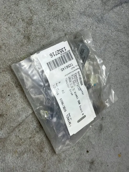 KIA Soul etuoven ikkunanostin OEM 82450B2000 image 3