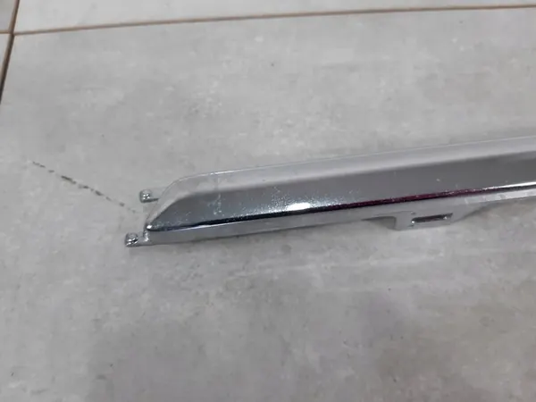 VW Passat B6 Bakre Höger Stötfångare Kromlist 3C9807460A image 2