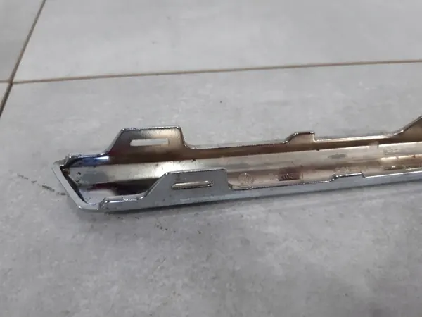 VW Passat B6 Bakre Höger Stötfångare Kromlist 3C9807460A image 6