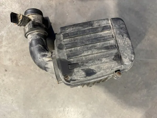 VW CADDY III 2.0 SDI Ilmansuodattimen Kotelo Resonatori image 2