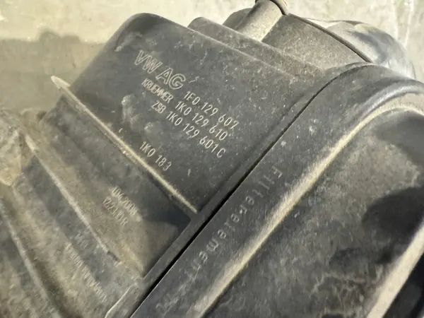 VW CADDY III 2.0 SDI Ilmansuodattimen Kotelo Resonatori image 3