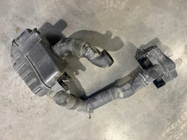 VW CADDY III 2.0 SDI Ilmansuodattimen Kotelo Resonatori image 5