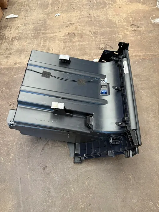 Hyundai IONIQ 5 Passagerarhandskfack OEM 84501-GI000 image 2