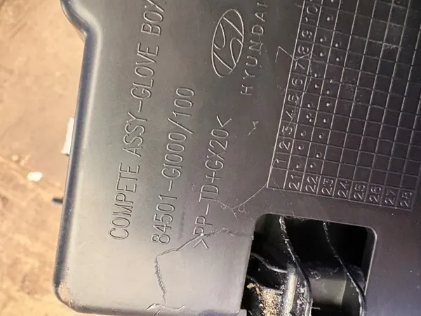 Hyundai IONIQ 5 Passagerarhandskfack OEM 84501-GI000 image 4